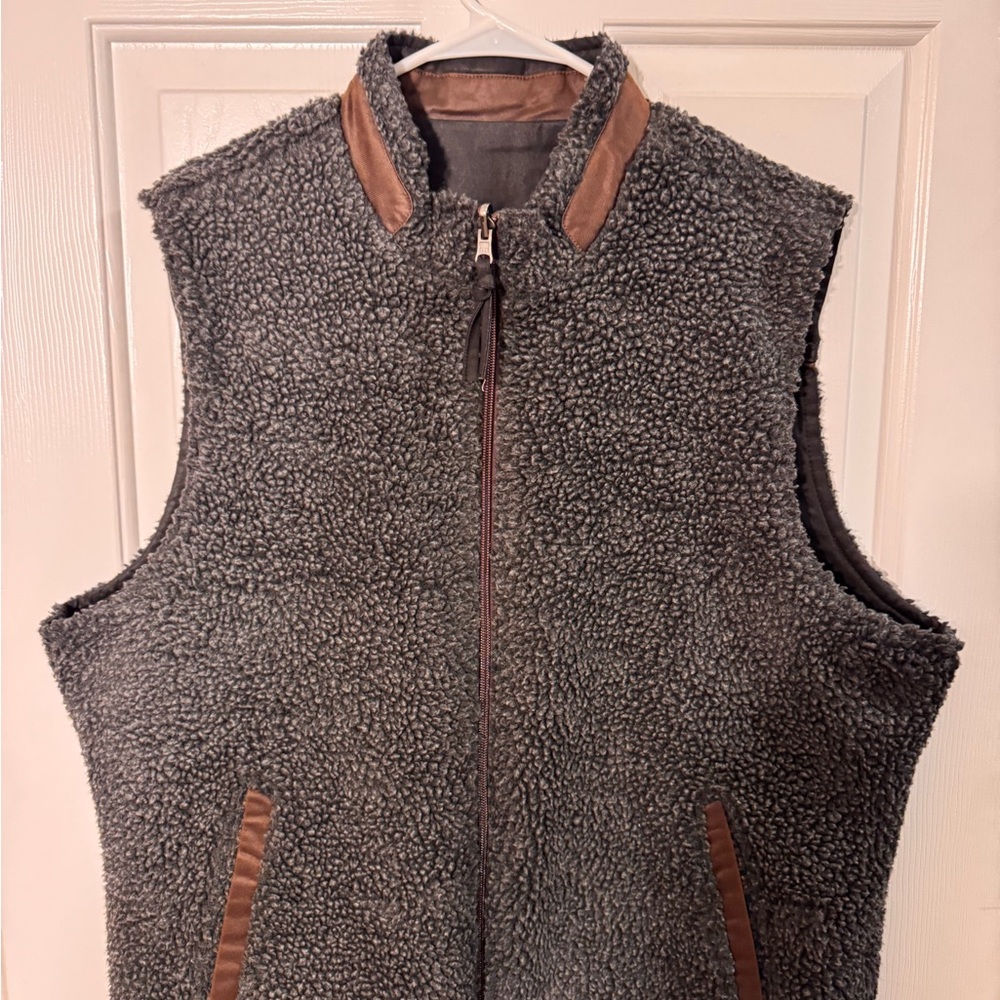 NWOT REVERSIBLE Gray and Brown Fleece Vest with Leather Trim